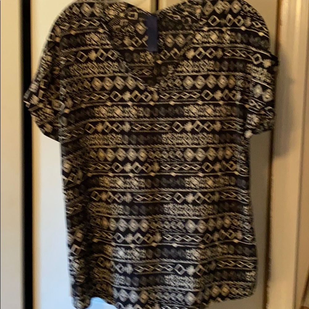 Short sleeve patterned blouse